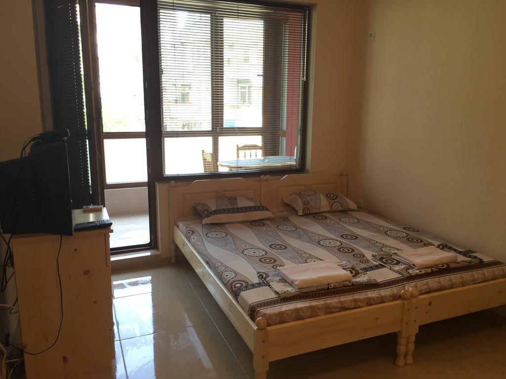Apartment Martin Beach Поморие Екстериор снимка