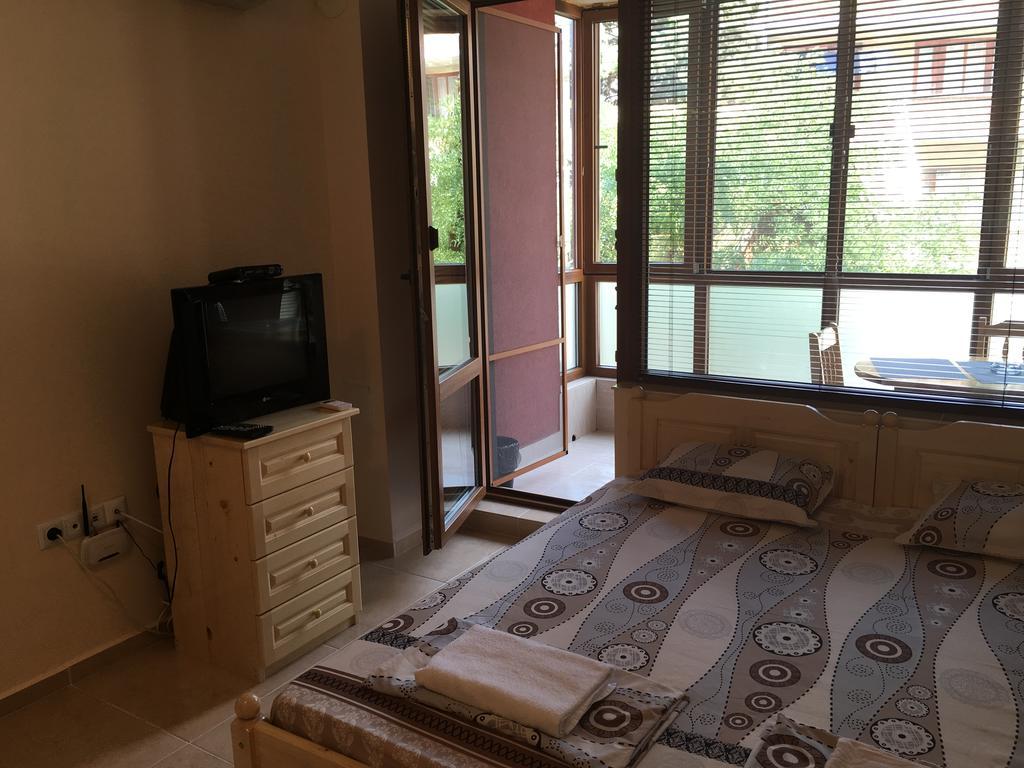 Apartment Martin Beach Поморие Екстериор снимка